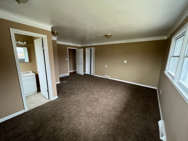 Building Photo - Stunning 3 Bedroom Brick House, near Gratiot in Roseville, freshly remodeled!