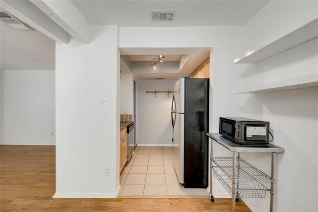 Building Photo - 3627 Menchaca Rd