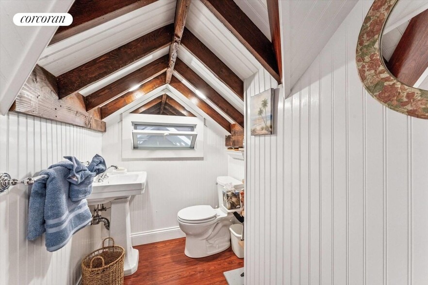 Building Photo - 414 Main St