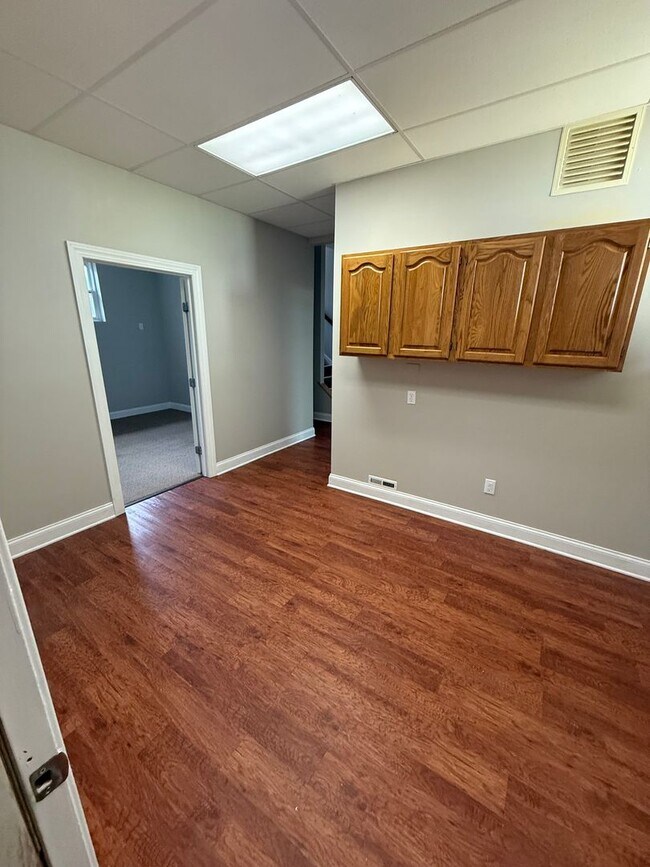 Building Photo - 4br, 2ba home with two large garages