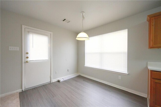 Building Photo - 2874 Southampton Way