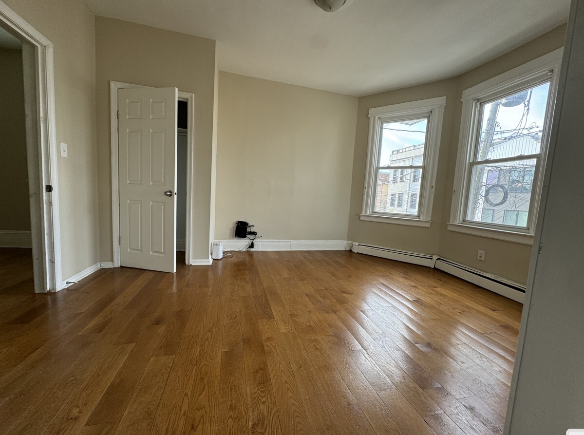 Unit 2 - 198 Myrtle Ave
