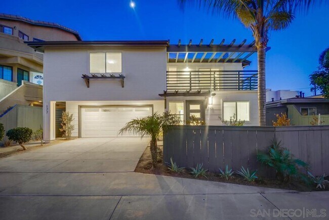 Building Photo - Modern Bungalow