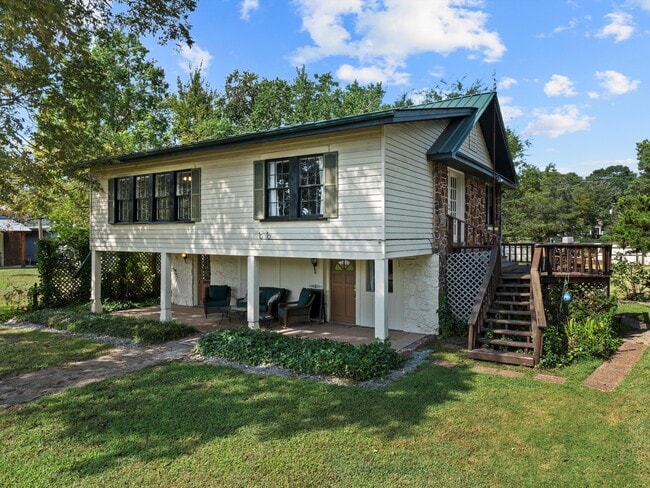 Building Photo - 107 St John St