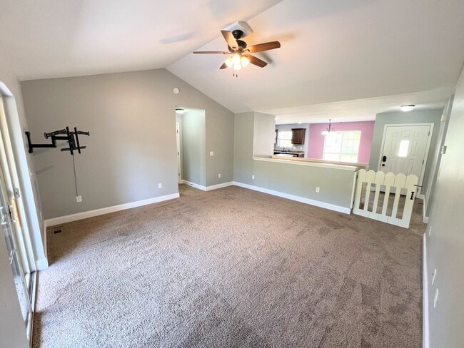 Building Photo - Fenced home close to FLW!