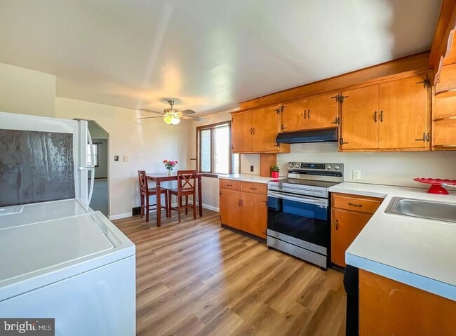 Building Photo - 1153 Greeley Ave