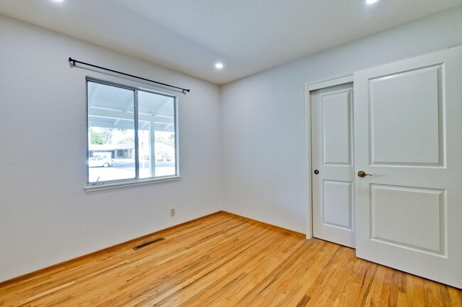 Building Photo - 1534 Crespi Dr