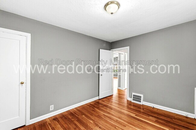 Building Photo - 129 E 49th St