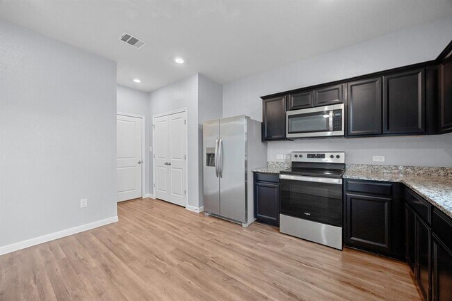 Building Photo - 320 Bell Rings Dr