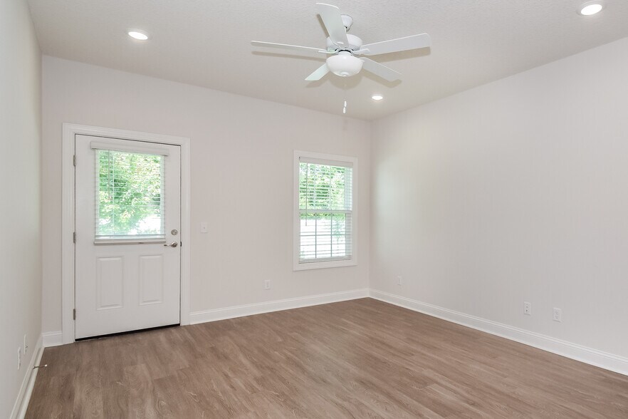 Building Photo - 1096 Walker Point Way