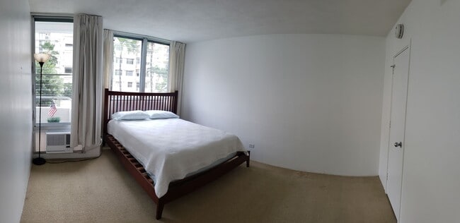 Building Photo - Window AC. Waikiki. Near Beaches.