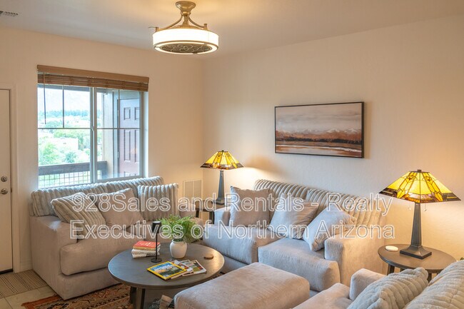 Building Photo - 207 S Beaver St