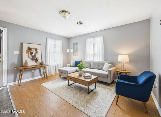 Building Photo - 611 Walker Rd