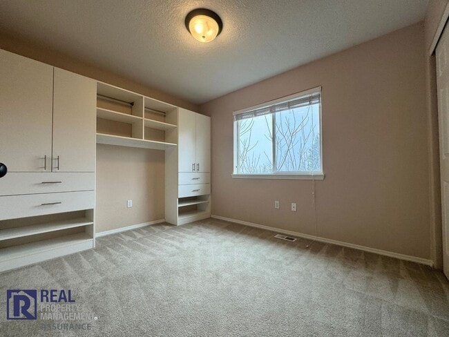 Building Photo - Spacious 5-Bedroom Home in Desirable Autumn Crest – Beaverton!!