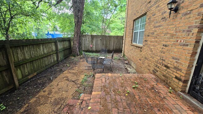 Building Photo - 258 Lombardy Pl
