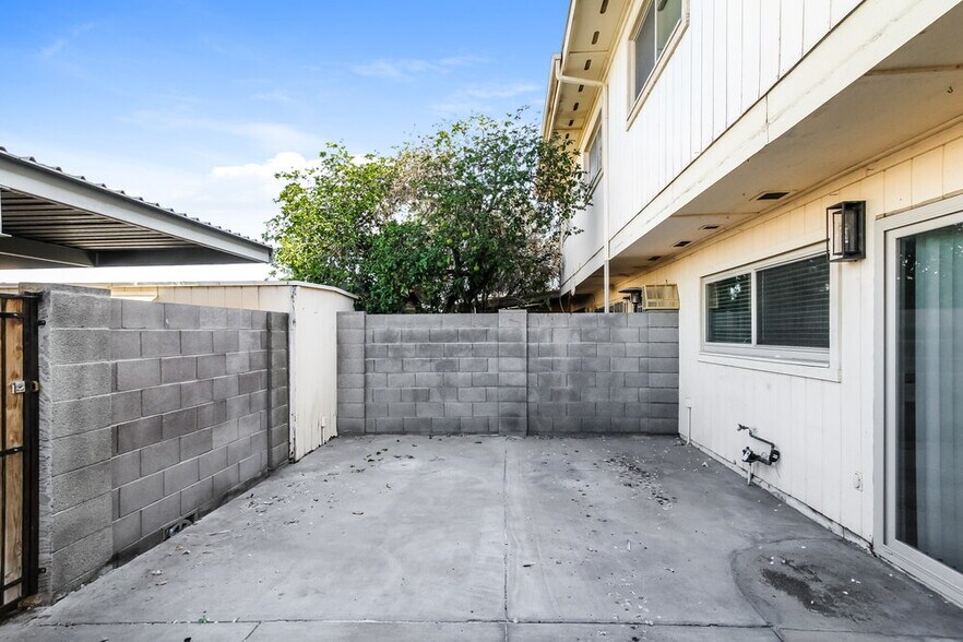 Building Photo - 4325 W Solano Dr N