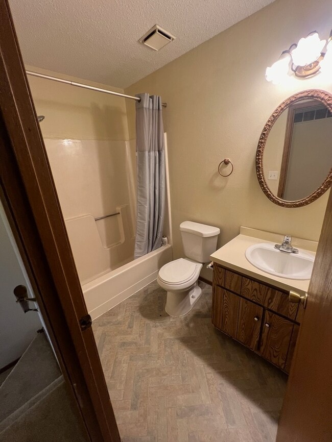 Building Photo - 3869 Treebrook Dr