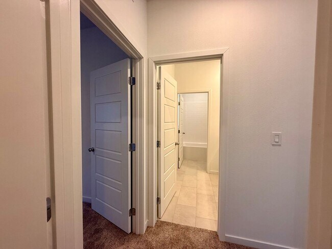 Building Photo - 4 BED 3.5 BATH 2 CAR GARAGE HOME w/ LOFT, ...