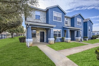 Building Photo - Bella Townhomes