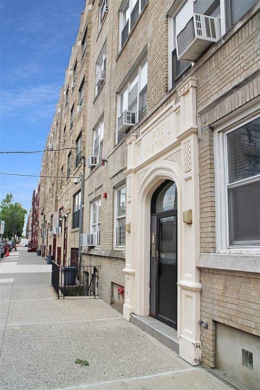 Building Photo - 135 Van Wagenen Ave