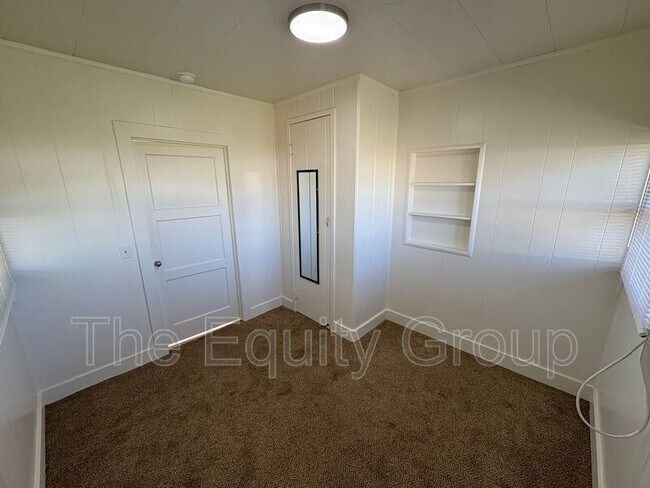 Building Photo - 457 N F St