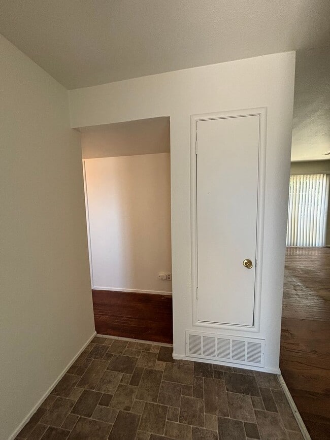 Building Photo - Spacious 3BD/2BA Home with Great Features!