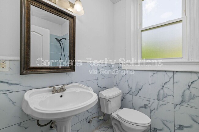 Building Photo - 5866 Etzel Ave