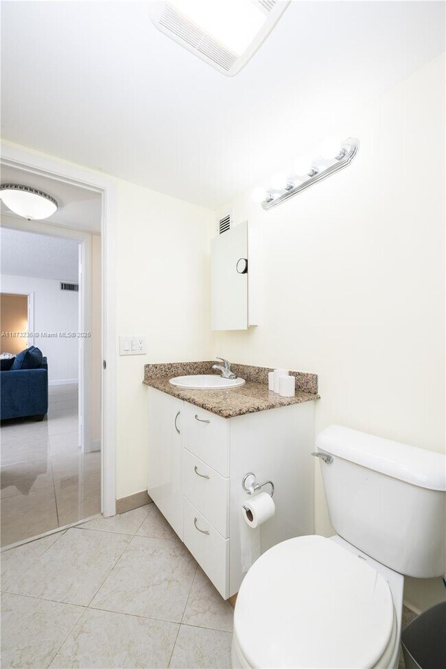 Building Photo - 1833 S Ocean Dr