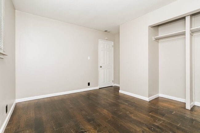 Building Photo - 1715 Monterey Ct