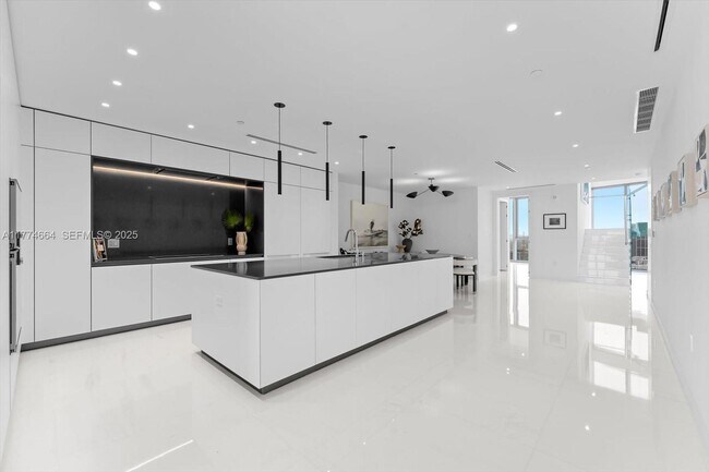 Building Photo - 300 Biscayne Blvd Way