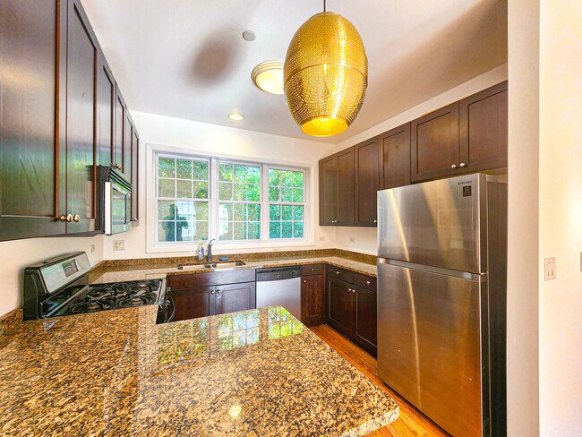 Building Photo - 1643 Church St