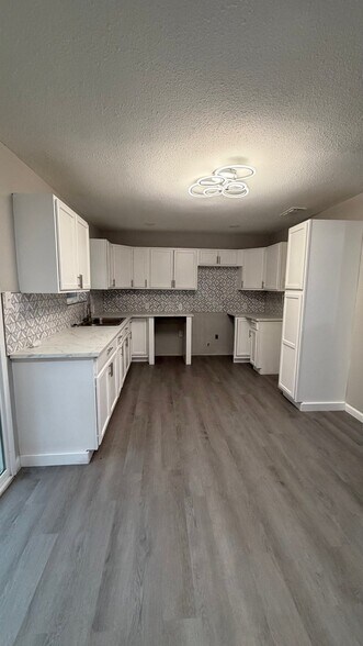 Building Photo - 611 Sand Ave
