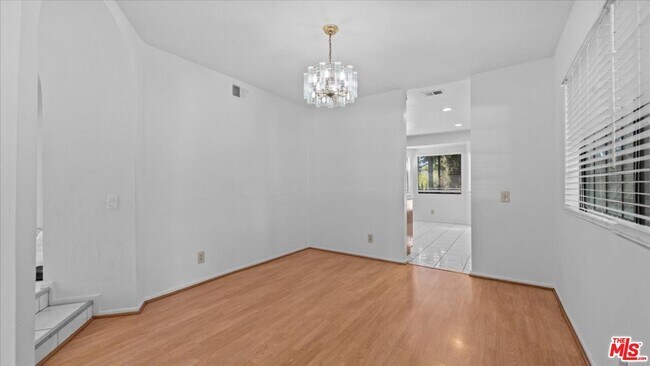 Building Photo - 409 Beverly Dr