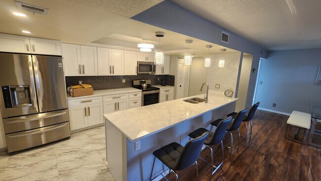 Building Photo - 950 Egret Cir