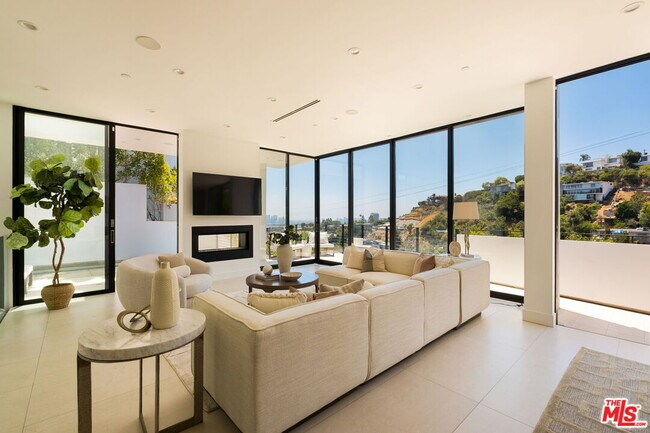 Building Photo - 1516 Forest Knoll Dr