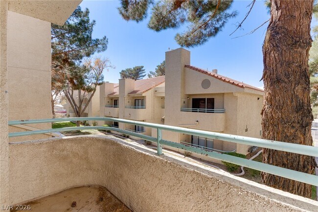 Building Photo - 830 N Sloan Ln