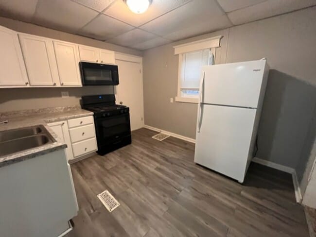 Building Photo - 2 Bedroom 1.5 Bath