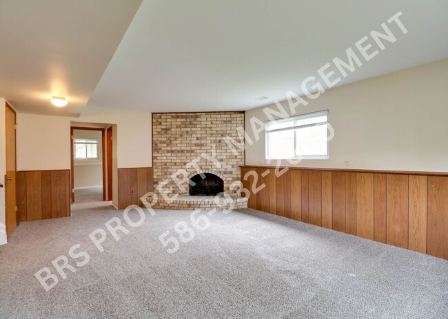 Building Photo - Troy 4 bedroom home with basement and atta...