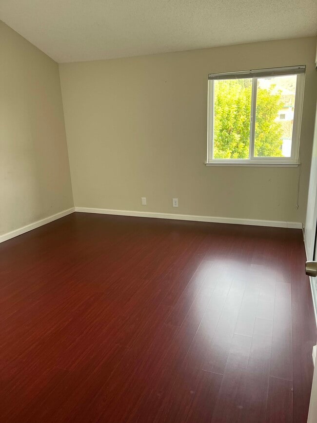 Building Photo - 37859 Essanay Pl