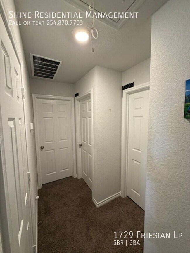 Building Photo - 1729 Friesian Lp