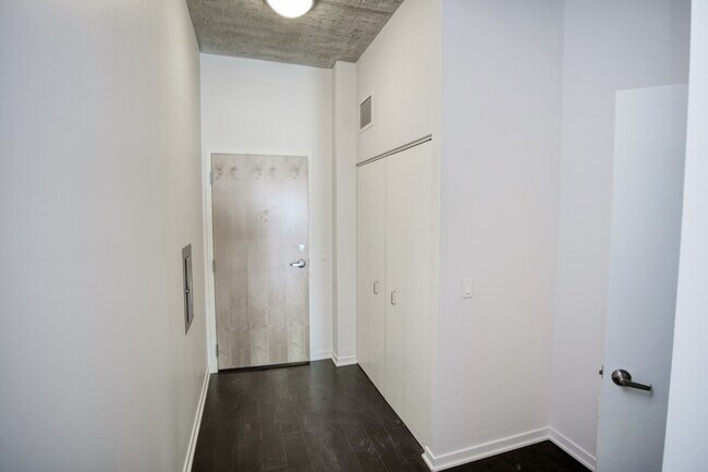 Building Photo - 1345 S Wabash Ave