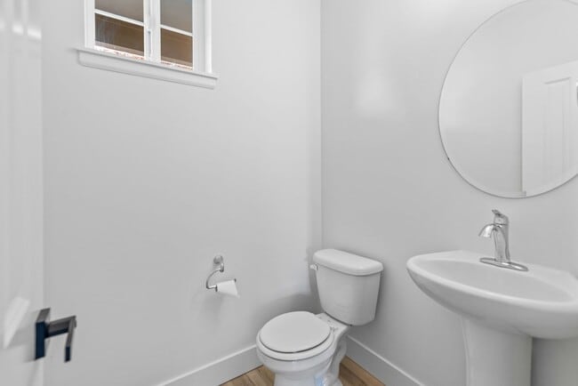 Building Photo - Immediately available 4-bedroom 3.5 bath