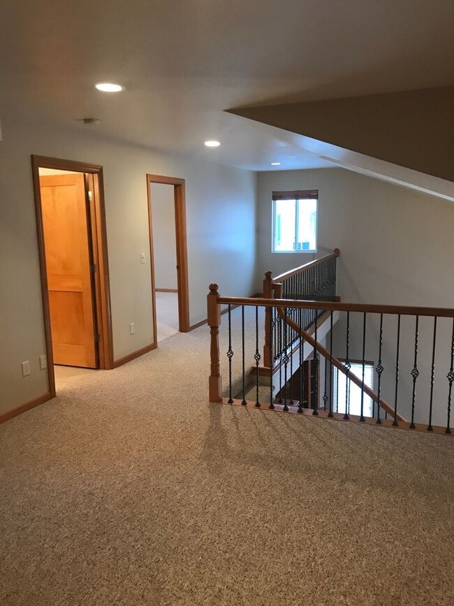 Building Photo - 2100 River Point Ct