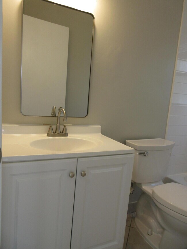 Building Photo - 4111 NW 114th Ave