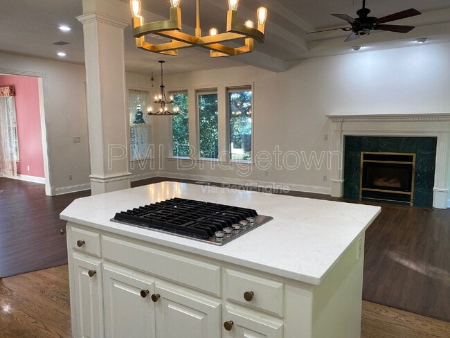 Building Photo - 12805 SE Spring Mountain Dr