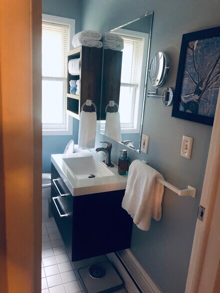 Bath, Floating Vanity - 75571 Van Dyke Rd