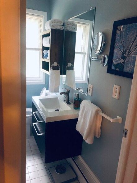 Bath, Floating Vanity - 75571 Van Dyke