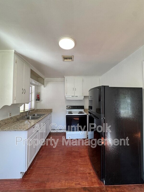 Building Photo - 745 E Valencia St