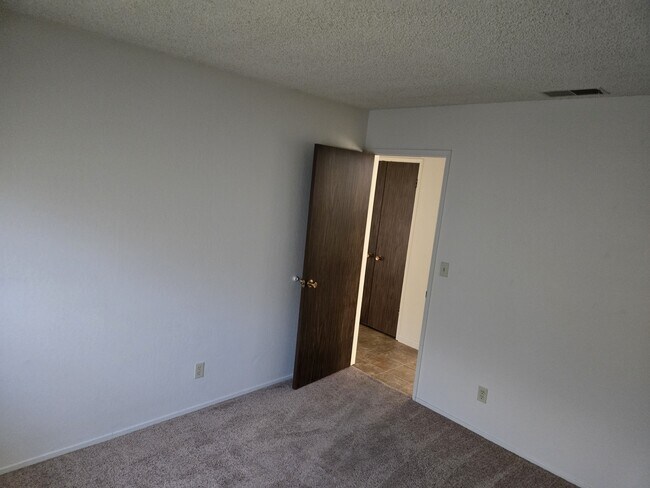 #1 Bedroom - 613 Peartree Dr