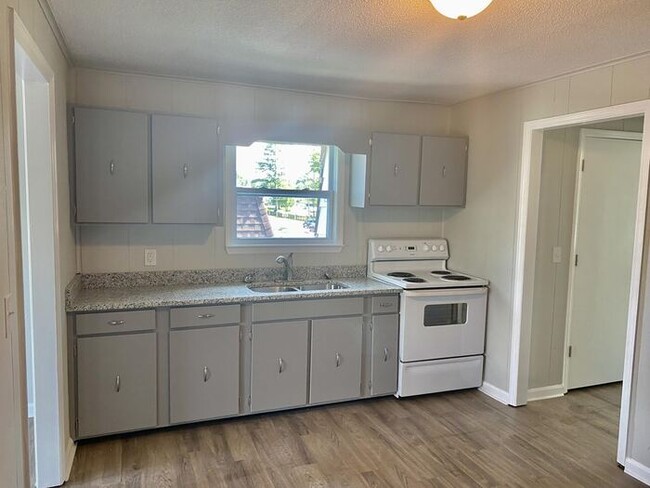 Building Photo - 1Bed/1Bath Ft Oglethorpe Remodeled Apartment